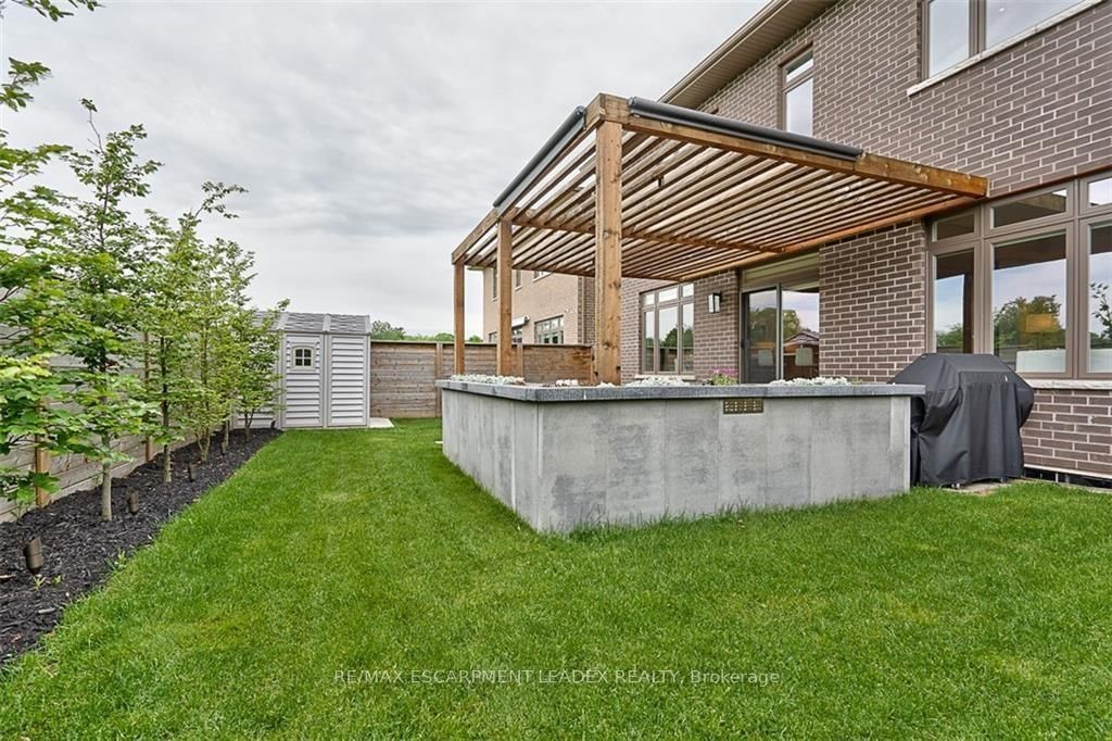 Detached House for sale at 19 SECINARO Avenue, Hamilton, Ontario, L9G 0C6 - Meadowlands - MLS: X12870714