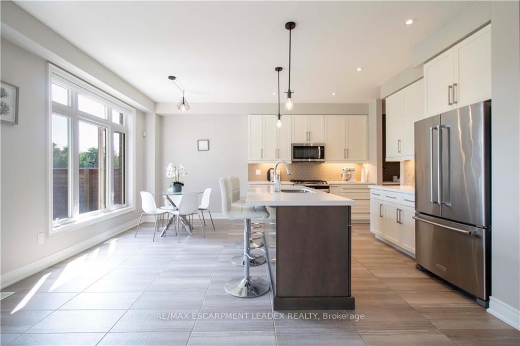 Detached House for sale at 19 SECINARO Avenue, Hamilton, Ontario, L9G 0C6 - Meadowlands - MLS: X12870714