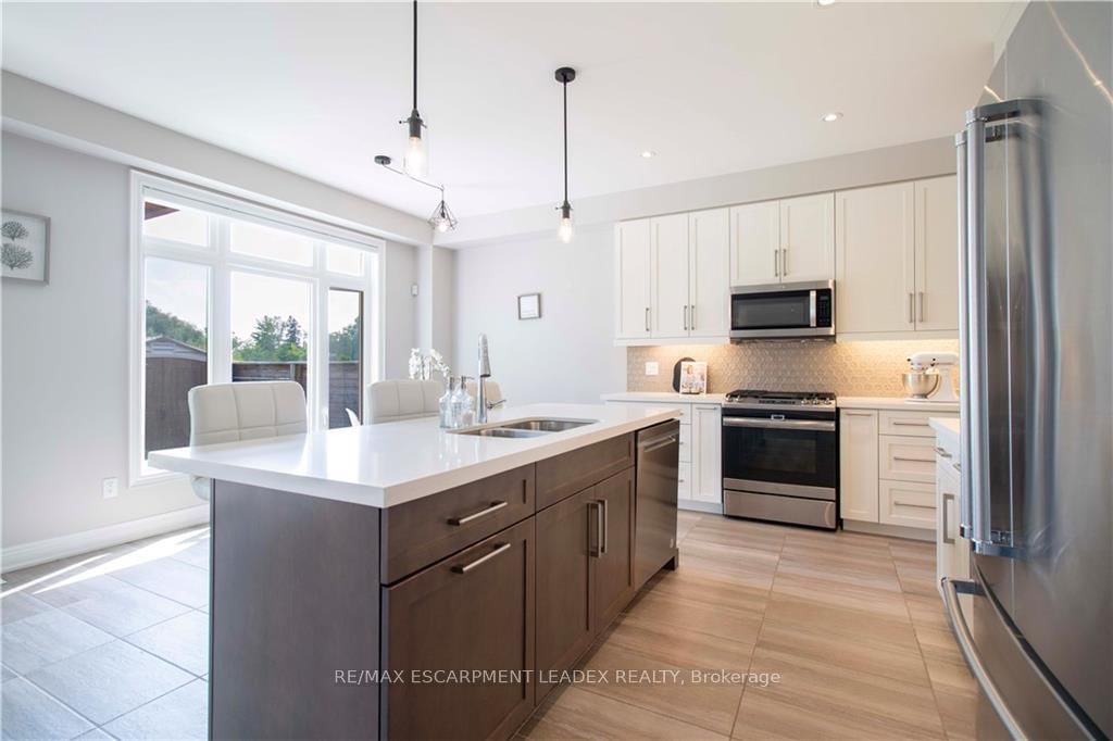 Detached House for sale at 19 SECINARO Avenue, Hamilton, Ontario, L9G 0C6 - Meadowlands - MLS: X12870714