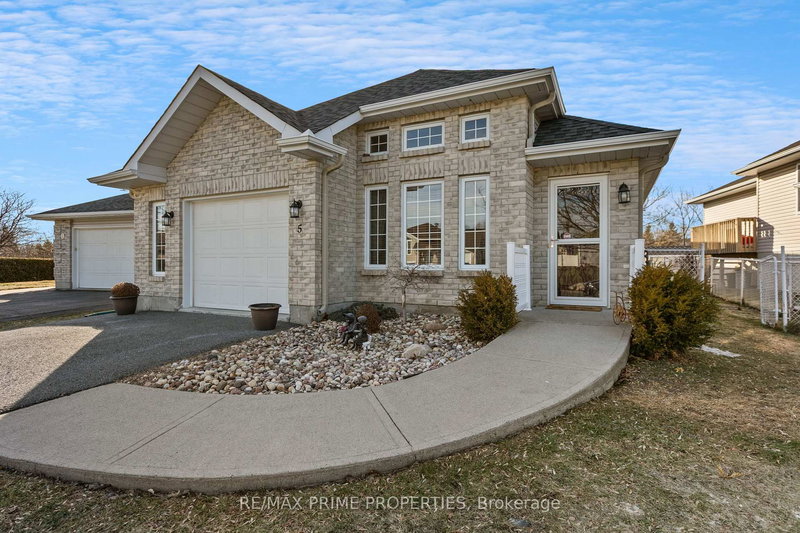 5 GAIL ELIZABETH Crt, Cornwall, K6H 0A7 | Image 2