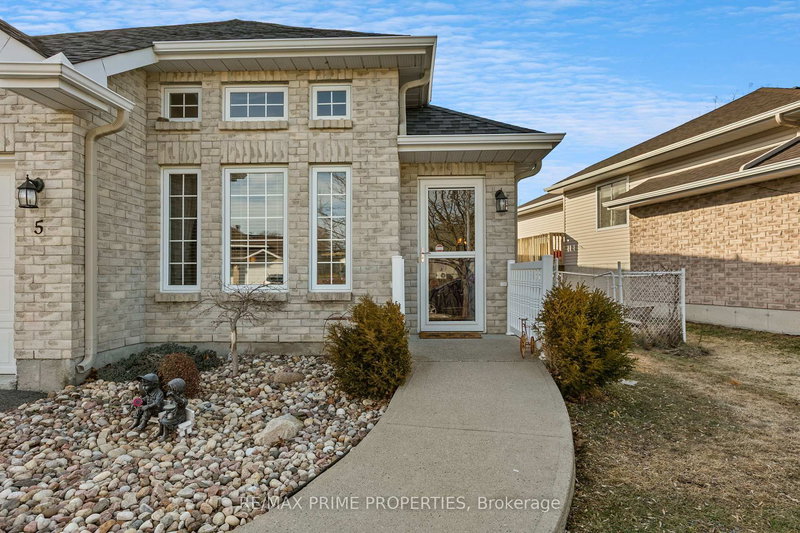 5 GAIL ELIZABETH Crt, Cornwall, K6H 0A7 | Image 3