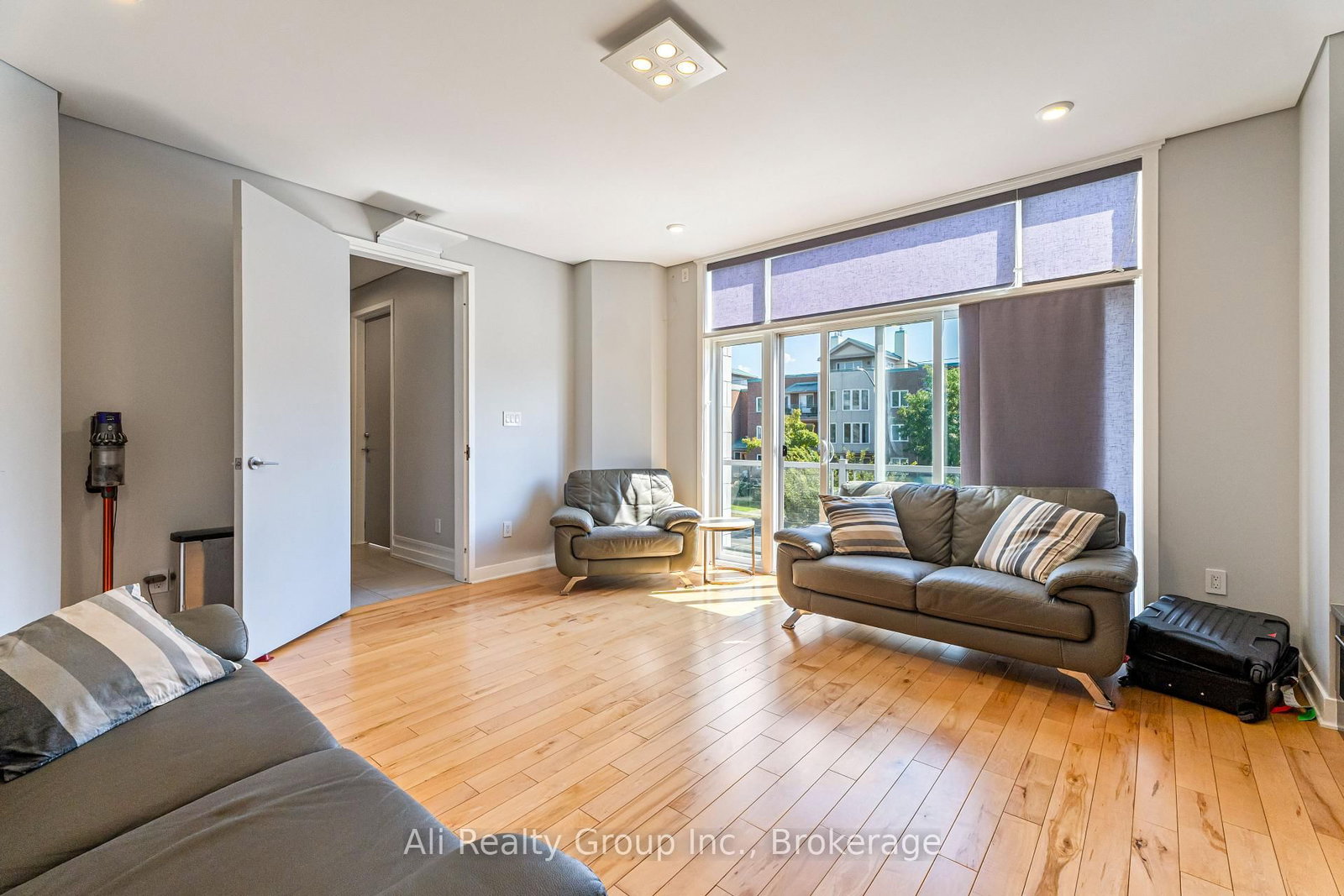 Semi-Detached House for sale at 69 Donald Street, Ottawa, Ontario, K1K 1N3 - Overbrook - MLS: X12870966