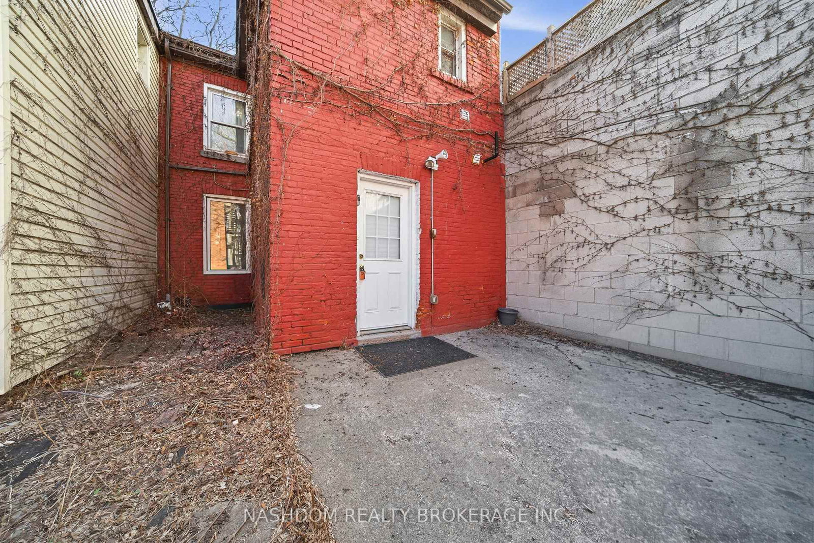 107 Queen Street S - Photo 36