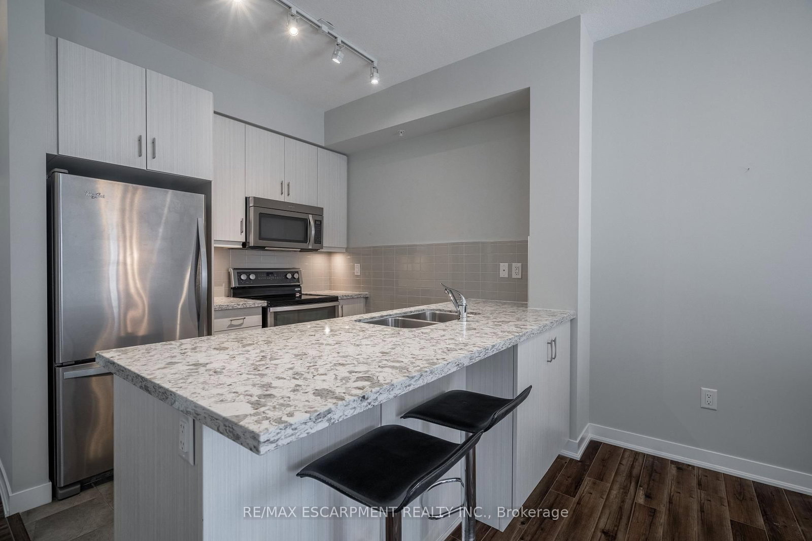 Condo for sale at 509-85 Robinson Street, Hamilton, Ontario, L8P 0B9 - Durand - MLS: X12871136