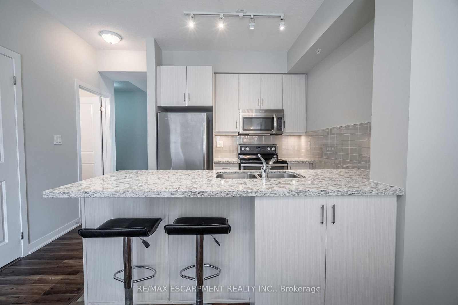 Condo for sale at 509-85 Robinson Street, Hamilton, Ontario, L8P 0B9 - Durand - MLS: X12871136