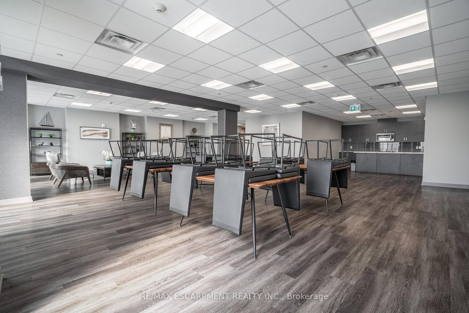 Condo for sale at 509-85 Robinson Street, Hamilton, Ontario, L8P 0B9 - Durand - MLS: X12871136