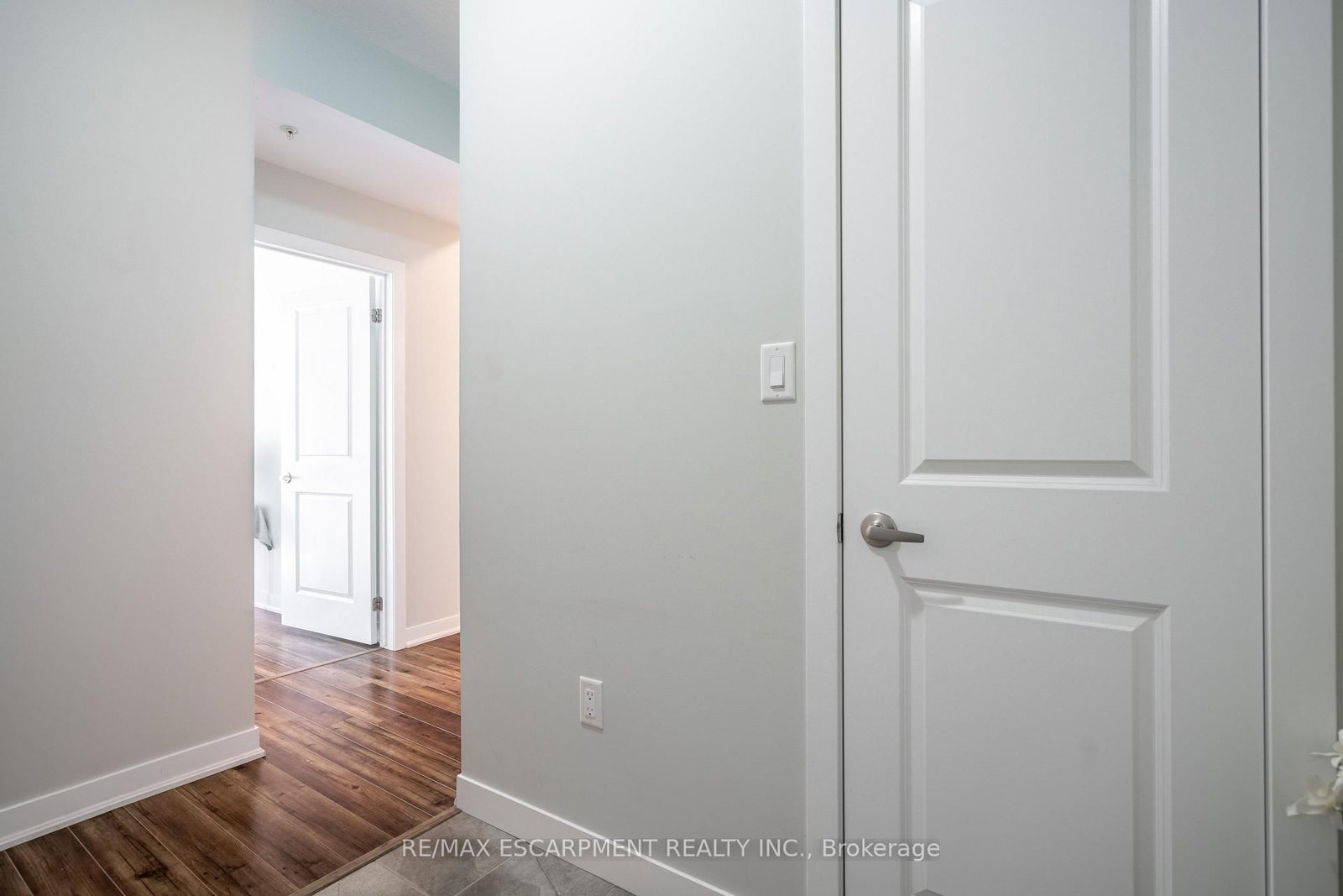 Condo for sale at 509-85 Robinson Street, Hamilton, Ontario, L8P 0B9 - Durand - MLS: X12871136