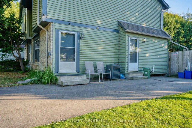 1 RANCHWOOD Crescent