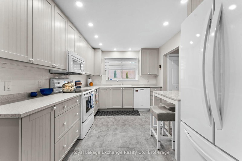 586 Mill Creek Rd, Saugeen Shores, N0H 2C4 | Image 3