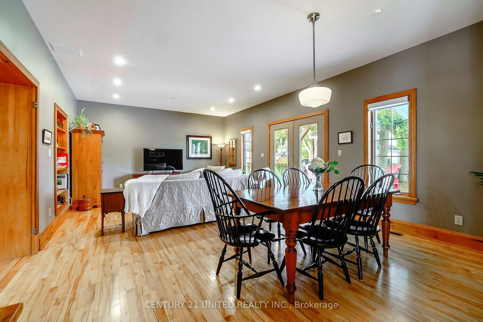 Listing Image 9