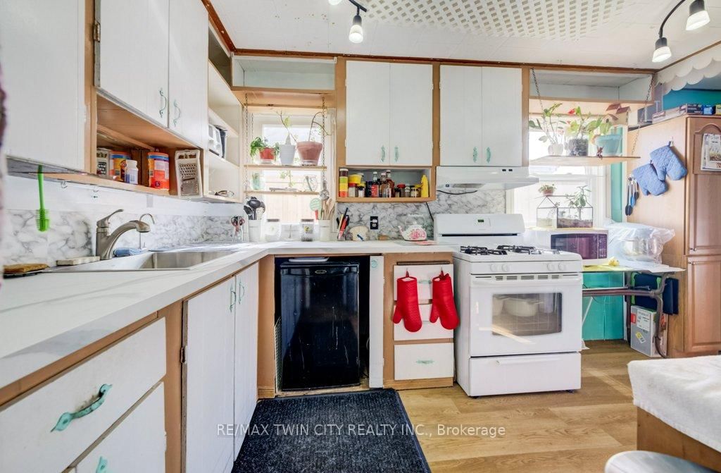 38 SANDERSON Street - Photo 10