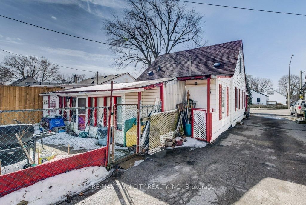 38 SANDERSON Street - Photo 33