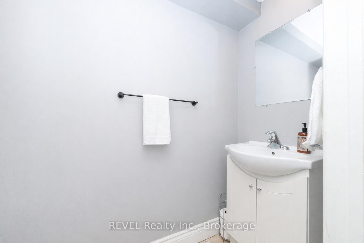 Townhouse for sale at 43-1300 Upper Ottawa Street, Hamilton, Ontario, L8W 1M8 - Quinndale - MLS: X12872148