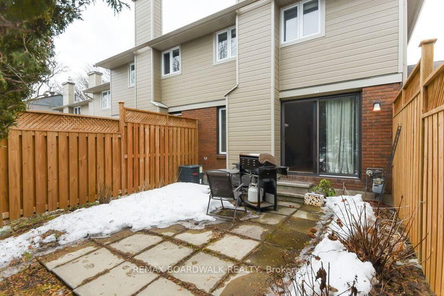 1619 Du Sommet Place N