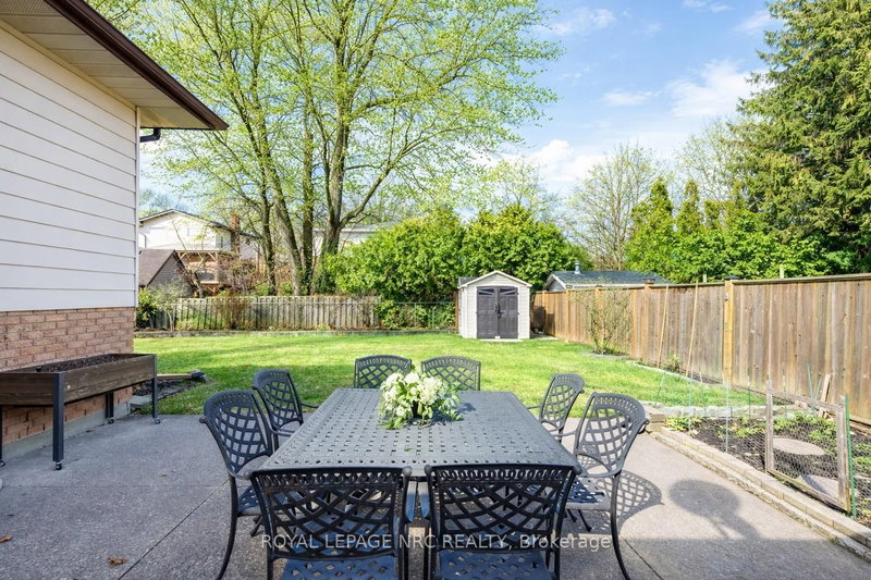 60 Millbridge Cres, Pelham, L3E 0E8 | Image 3