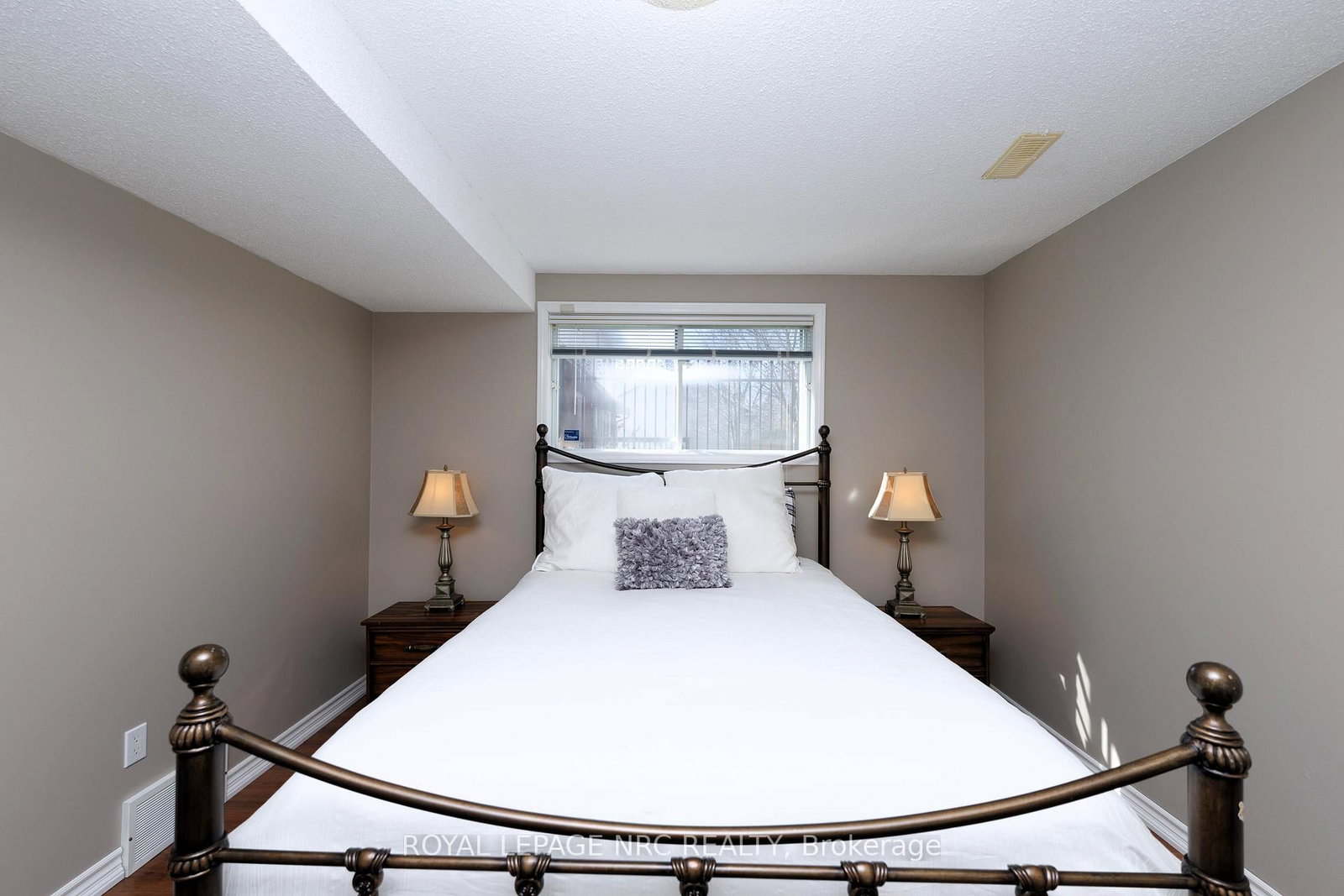 Detached House for sale at 60 Millbridge Crescent, Pelham, Ontario, L3E 0E8 - Fonthill - MLS: X12872576