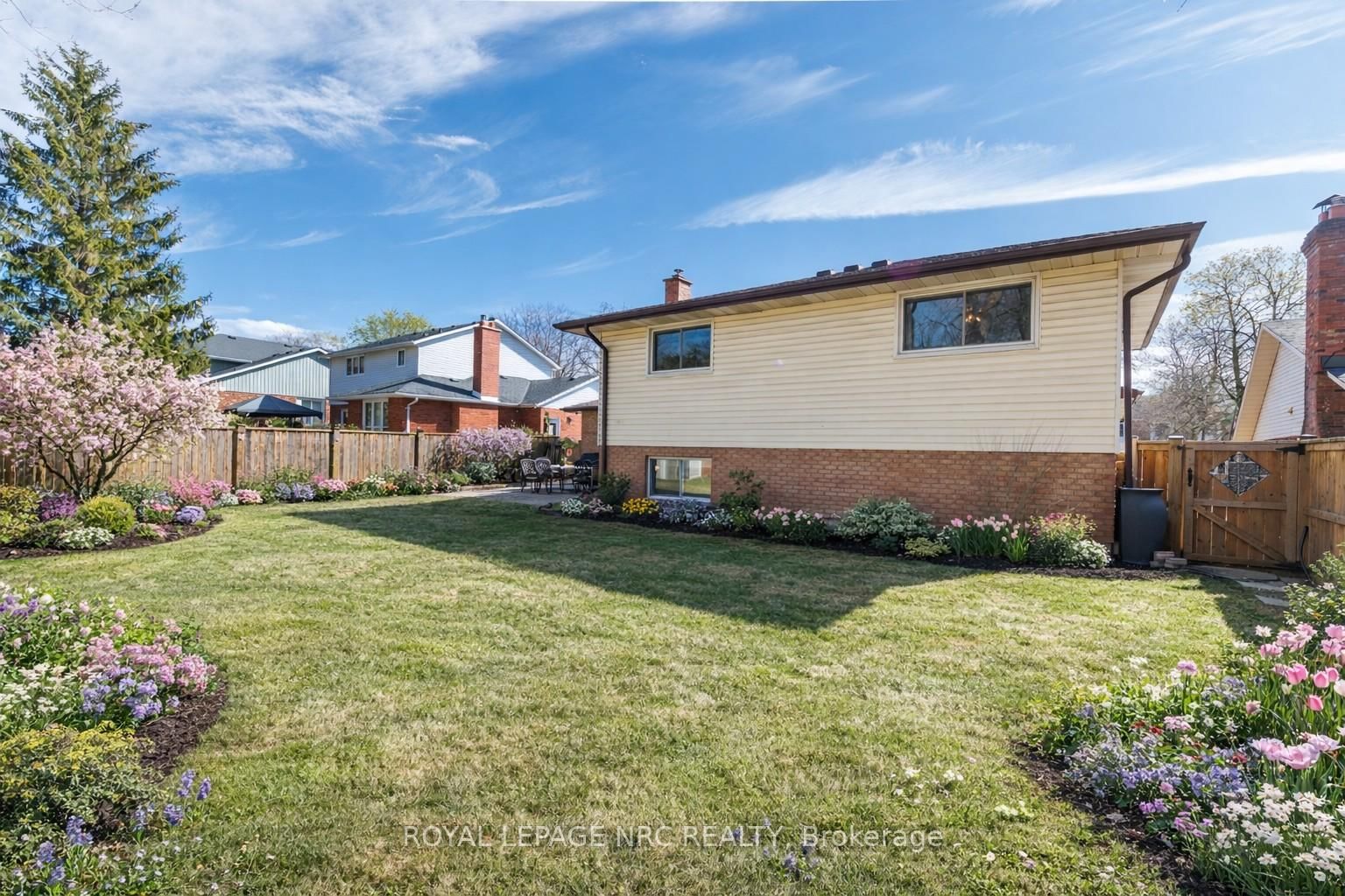 Detached House for sale at 60 Millbridge Crescent, Pelham, Ontario, L3E 0E8 - Fonthill - MLS: X12872576