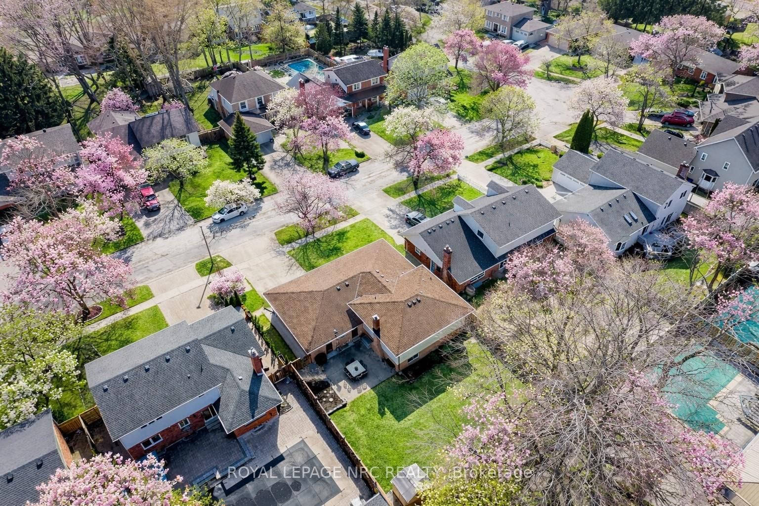 Detached House for sale at 60 Millbridge Crescent, Pelham, Ontario, L3E 0E8 - Fonthill - MLS: X12872576