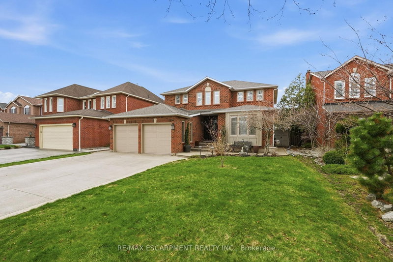 9 Stone Gate Dr, Grimsby, L3M 5C6 | Image 2