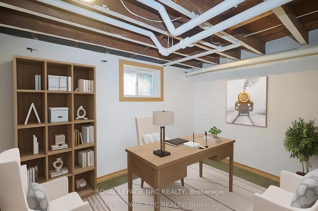 Detached House for sale at 92 Dufferin Street, St. Catharines, Ontario, L2R 1Z8 - Downtown - MLS: X12872768