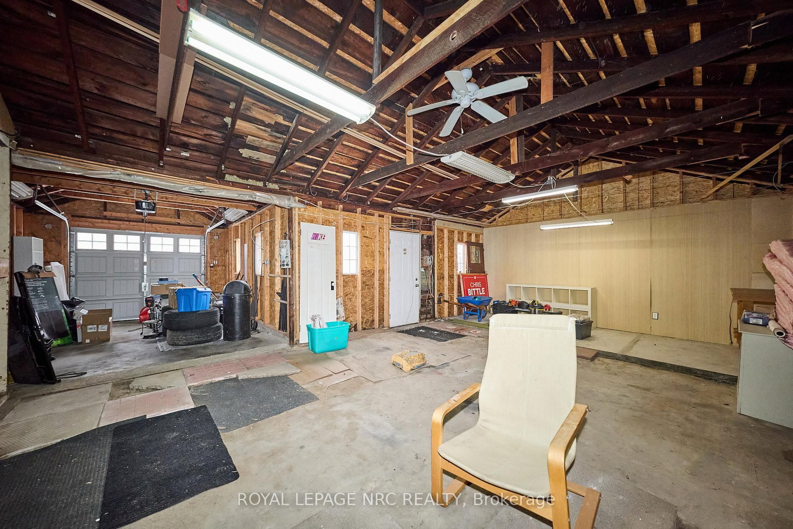 Detached House for sale at 92 Dufferin Street, St. Catharines, Ontario, L2R 1Z8 - Downtown - MLS: X12872768