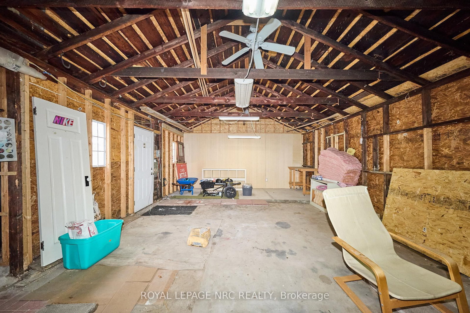 Detached House for sale at 92 Dufferin Street, St. Catharines, Ontario, L2R 1Z8 - Downtown - MLS: X12872768