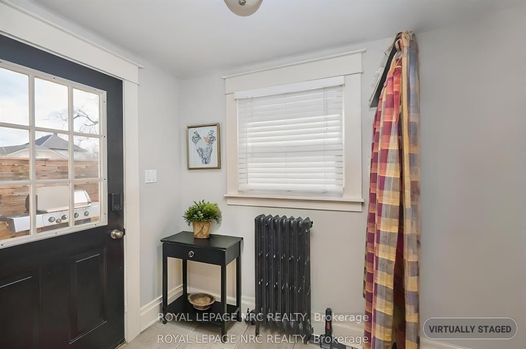 Detached House for sale at 92 Dufferin Street, St. Catharines, Ontario, L2R 1Z8 - Downtown - MLS: X12872768