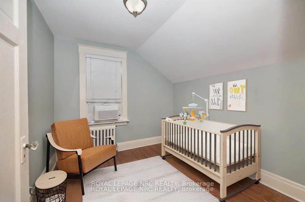 Detached House for sale at 92 Dufferin Street, St. Catharines, Ontario, L2R 1Z8 - Downtown - MLS: X12872768