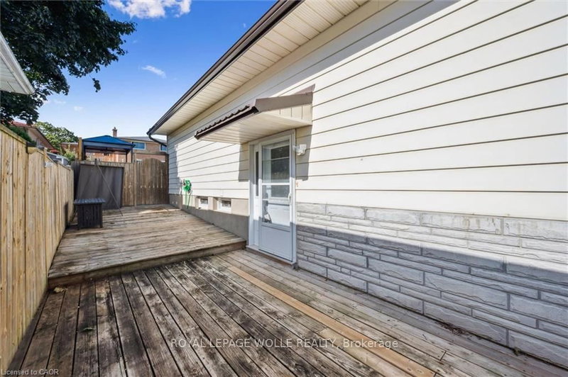 263 The Country Way, Kitchener, N2E 2V6 | Image 3