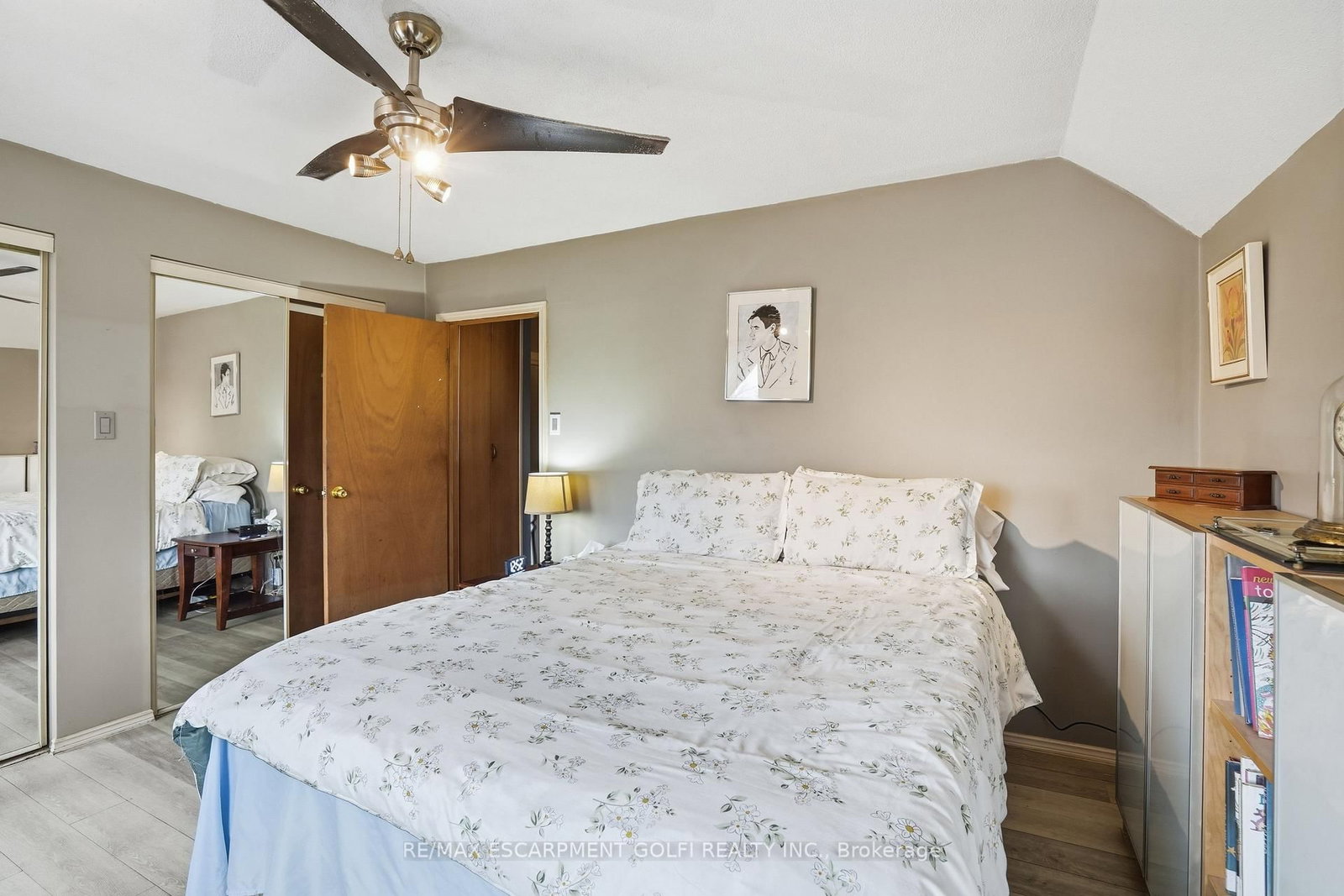 Detached House for sale at 16 Albemarle Street, Hamilton, Ontario, L8L 7G3 - Industrial Sector - MLS: X12872884