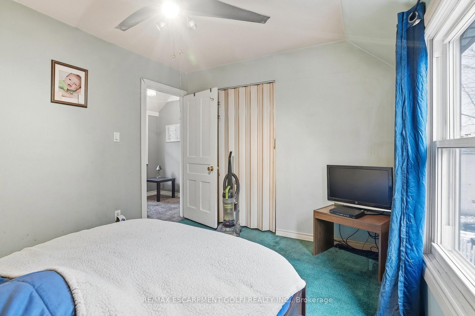 Detached House for sale at 16 Albemarle Street, Hamilton, Ontario, L8L 7G3 - Industrial Sector - MLS: X12872884