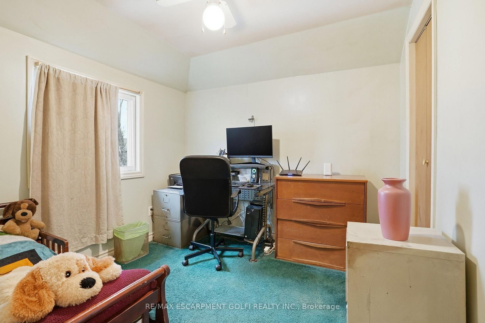 Detached House for sale at 16 Albemarle Street, Hamilton, Ontario, L8L 7G3 - Industrial Sector - MLS: X12872884