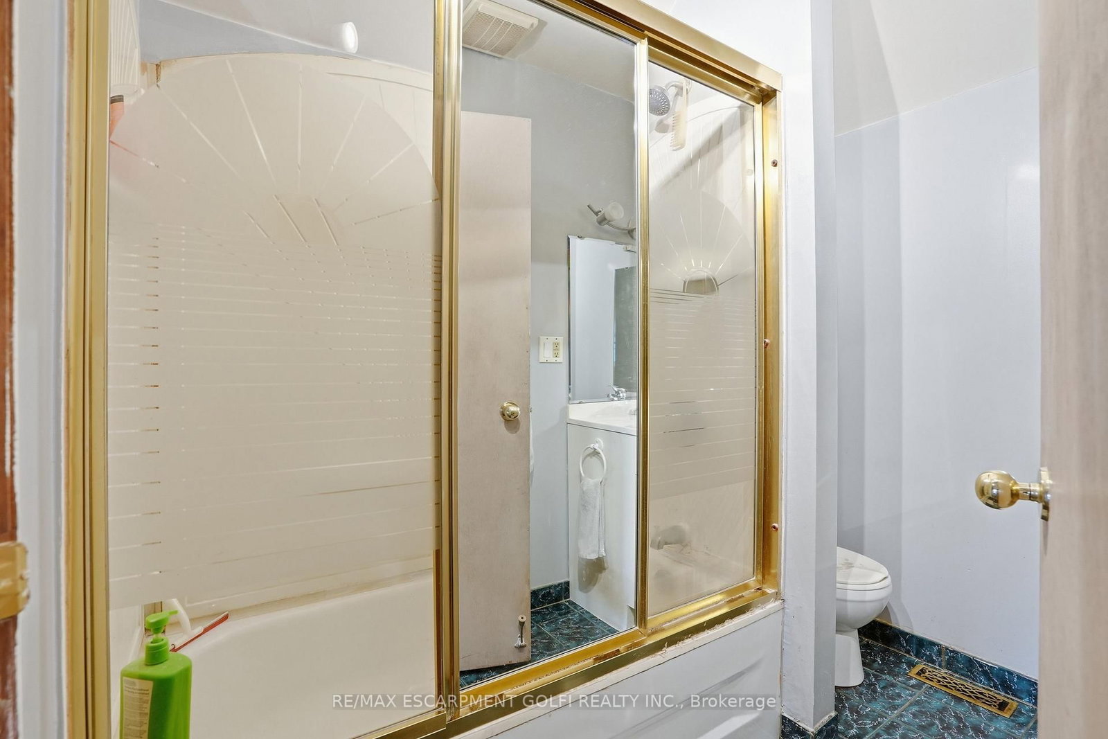 Detached House for sale at 16 Albemarle Street, Hamilton, Ontario, L8L 7G3 - Industrial Sector - MLS: X12872884