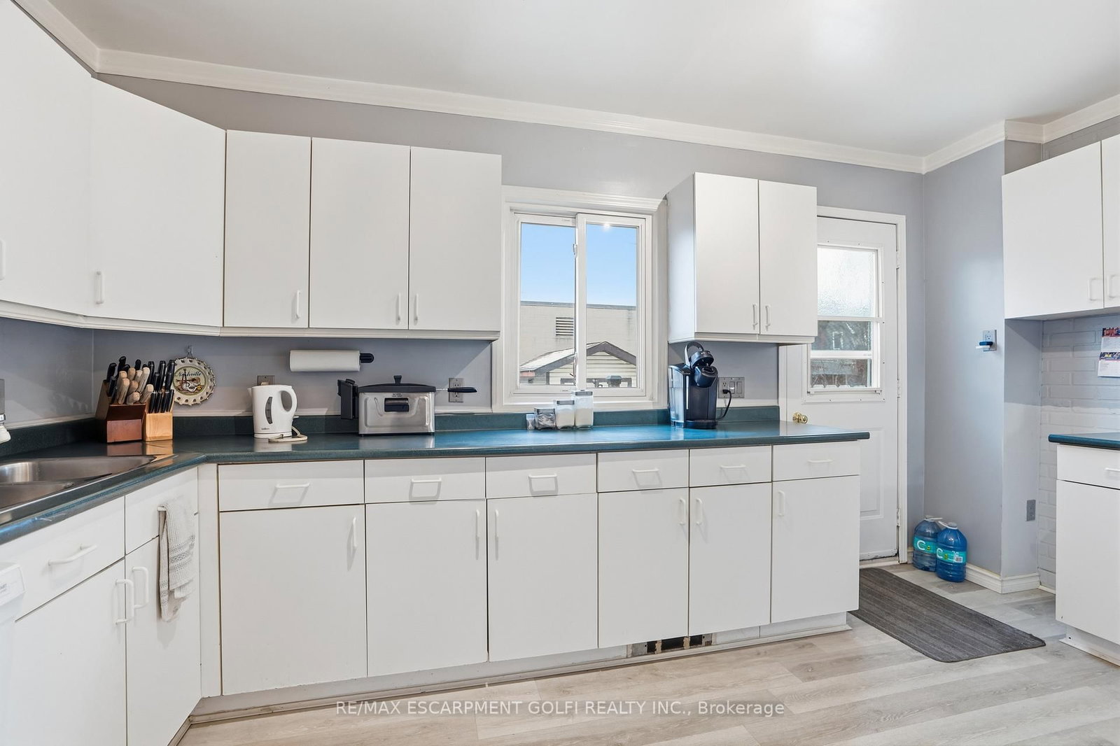 Detached House for sale at 16 Albemarle Street, Hamilton, Ontario, L8L 7G3 - Industrial Sector - MLS: X12872884