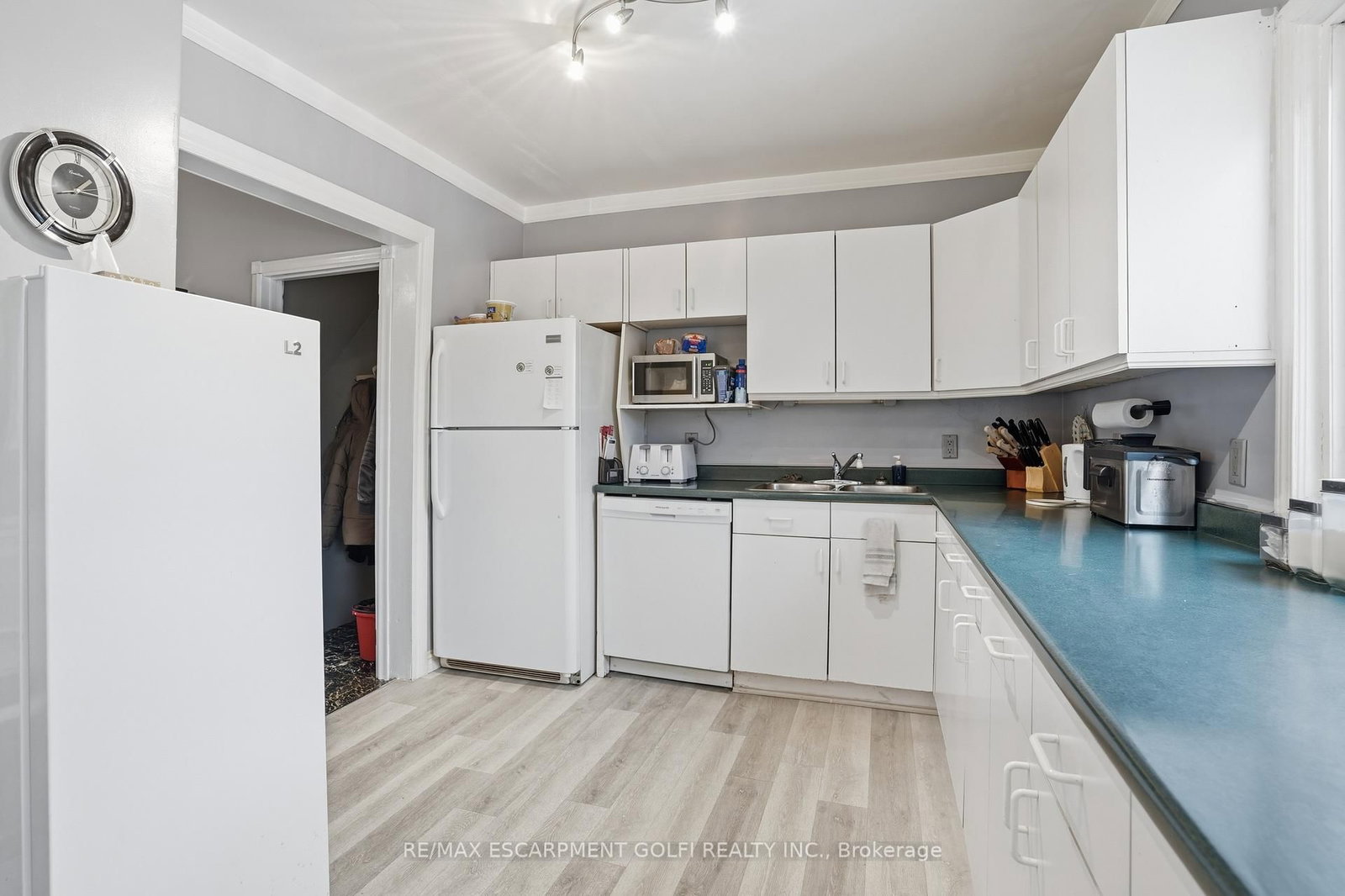 Detached House for sale at 16 Albemarle Street, Hamilton, Ontario, L8L 7G3 - Industrial Sector - MLS: X12872884