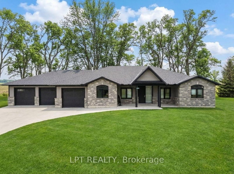 8439 Lazy Lane, Lambton Shores, N0M 2N0 | Image 2