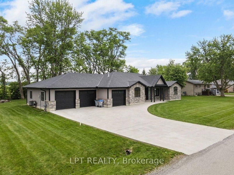 8439 Lazy Lane, Lambton Shores, N0M 2N0 | Image 3