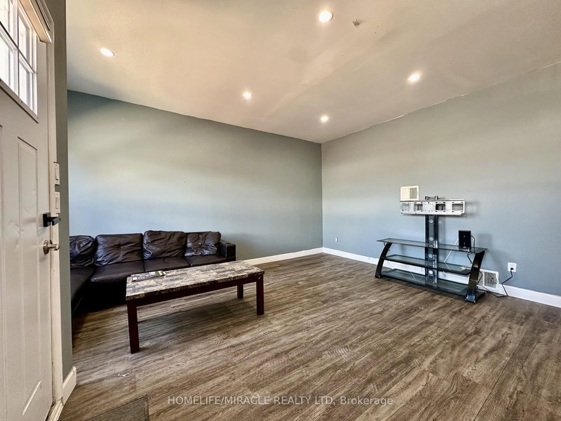 175 Burgar St, Welland, L3B 2T3 | Image 3