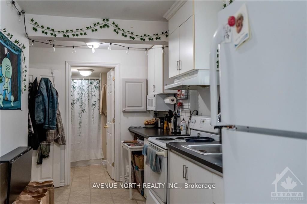 Semi-Detached House for sale at 216 Hannah Street, Ottawa, Ontario, K1L 7M8 - Vanier - MLS: X12873262