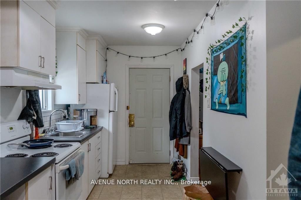 Semi-Detached House for sale at 216 Hannah Street, Ottawa, Ontario, K1L 7M8 - Vanier - MLS: X12873262