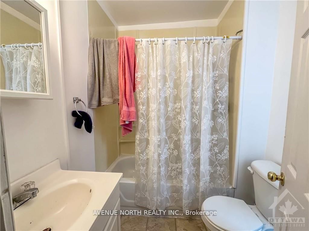 Semi-Detached House for sale at 216 Hannah Street, Ottawa, Ontario, K1L 7M8 - Vanier - MLS: X12873262