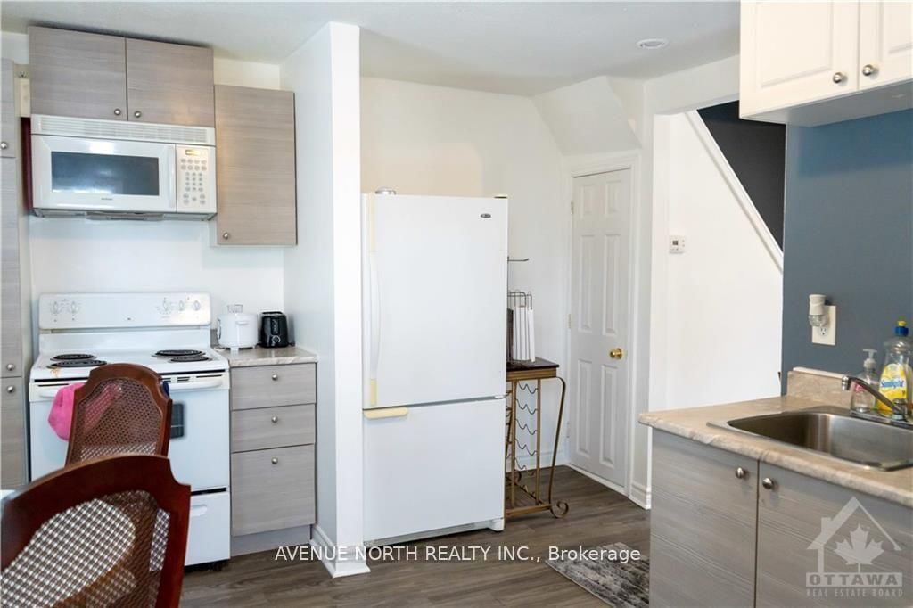 Semi-Detached House for sale at 216 Hannah Street, Ottawa, Ontario, K1L 7M8 - Vanier - MLS: X12873262