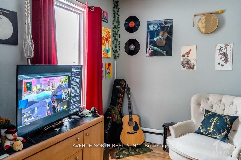 Semi-Detached House for sale at 216 Hannah Street, Ottawa, Ontario, K1L 7M8 - Vanier - MLS: X12873262