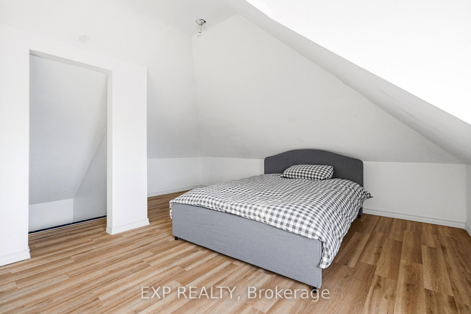 1663 Bank Street - Photo 25