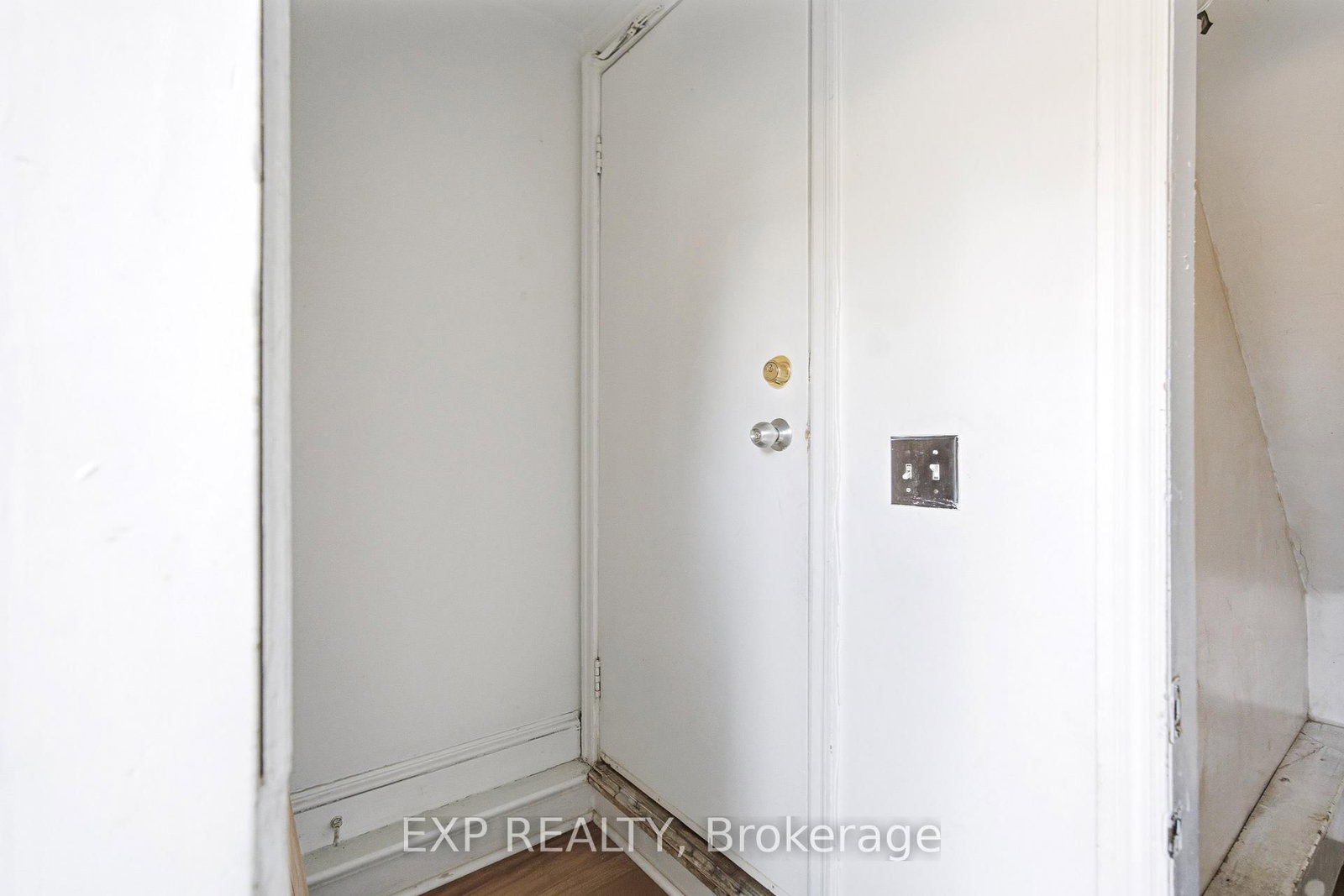 1663 Bank Street - Photo 5