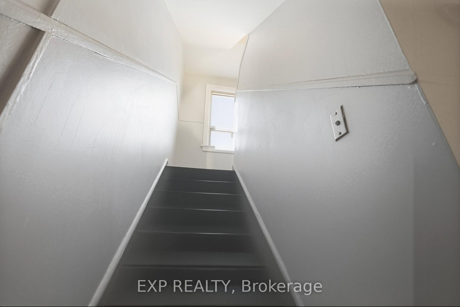 1663 Bank Street - Photo 7