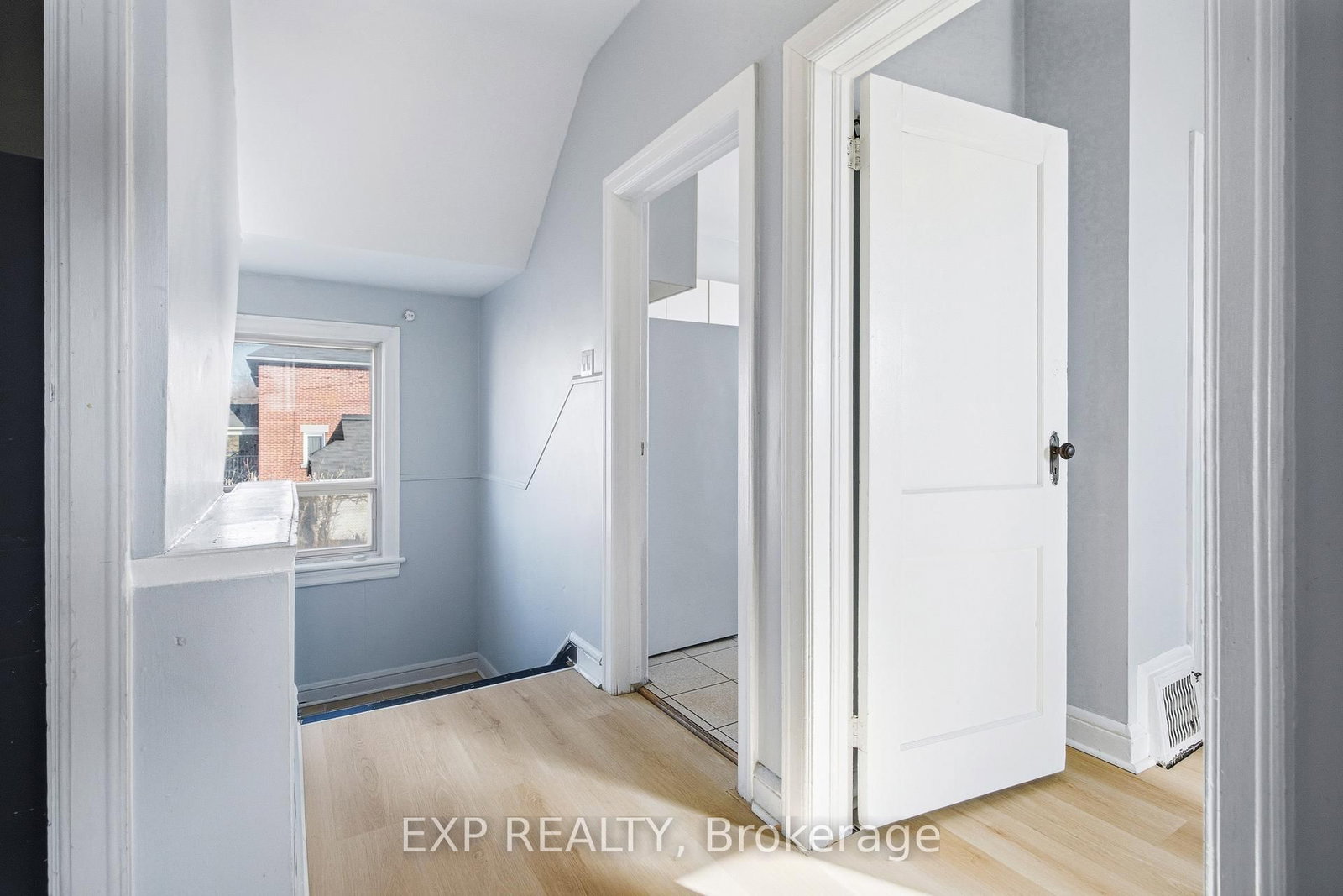 1663 Bank Street - Photo 9