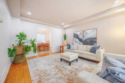 6760 Wilinger Street, Niagara Falls, Ontario image-0-2