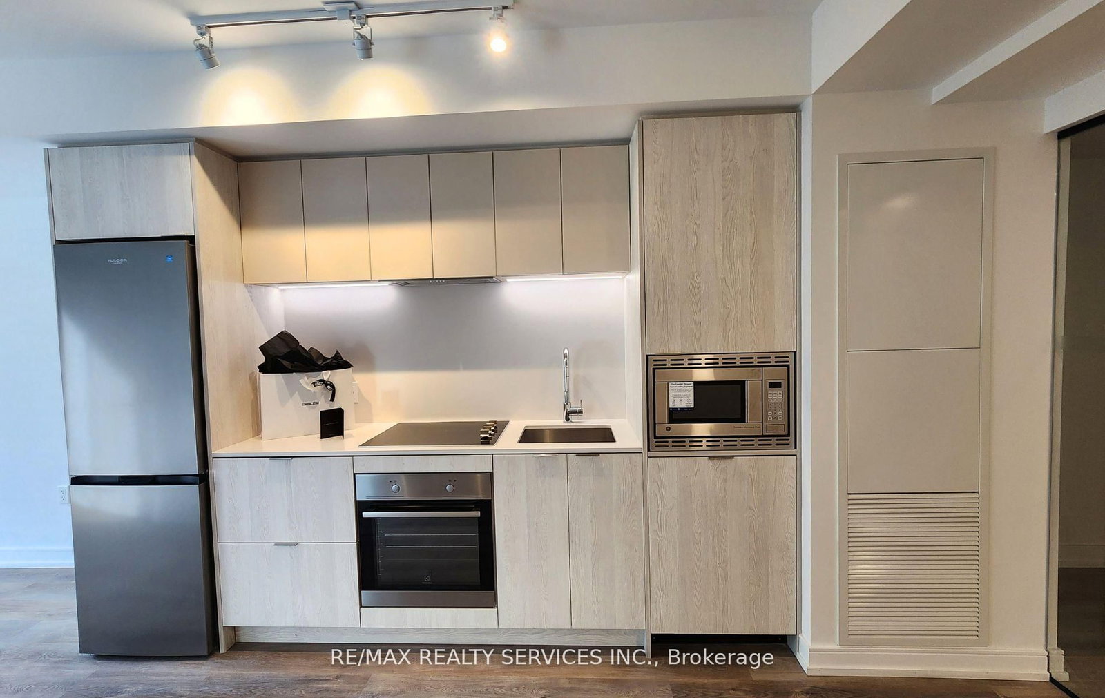 Condo for sale at 410-1 Jarvis Street, Hamilton, Ontario, L8R 0A8 - Beasley - MLS: X12873692