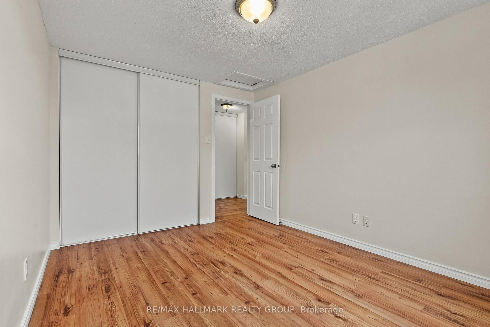 Townhouse for sale at 14-405 MONTFORT Street, Ottawa, Ontario, K1L 8G8 - Vanier - MLS: X12873718